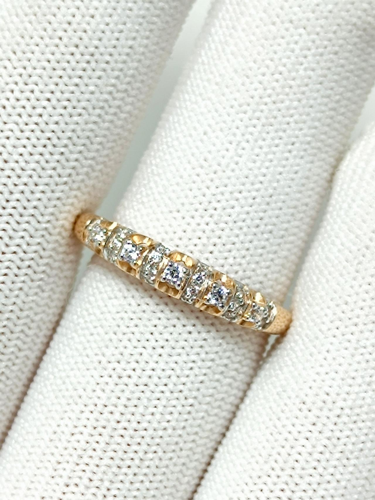 Золотое кольцо женское, вставка фианит