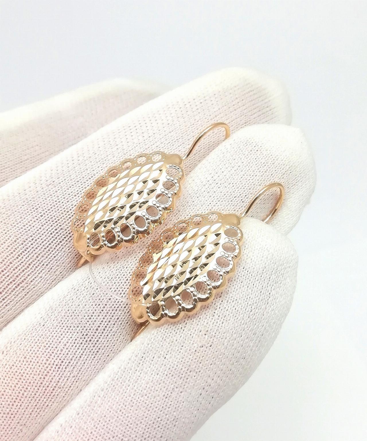 Золотые серьги женские, алмазная грань, французский замок, вес 2,30 г