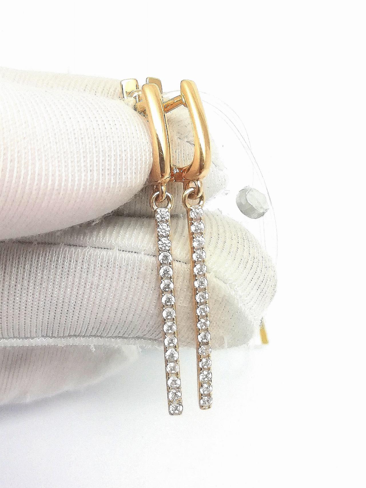 Золотые серьги женские длинные, фианит, английский замок, вес 2,48 г