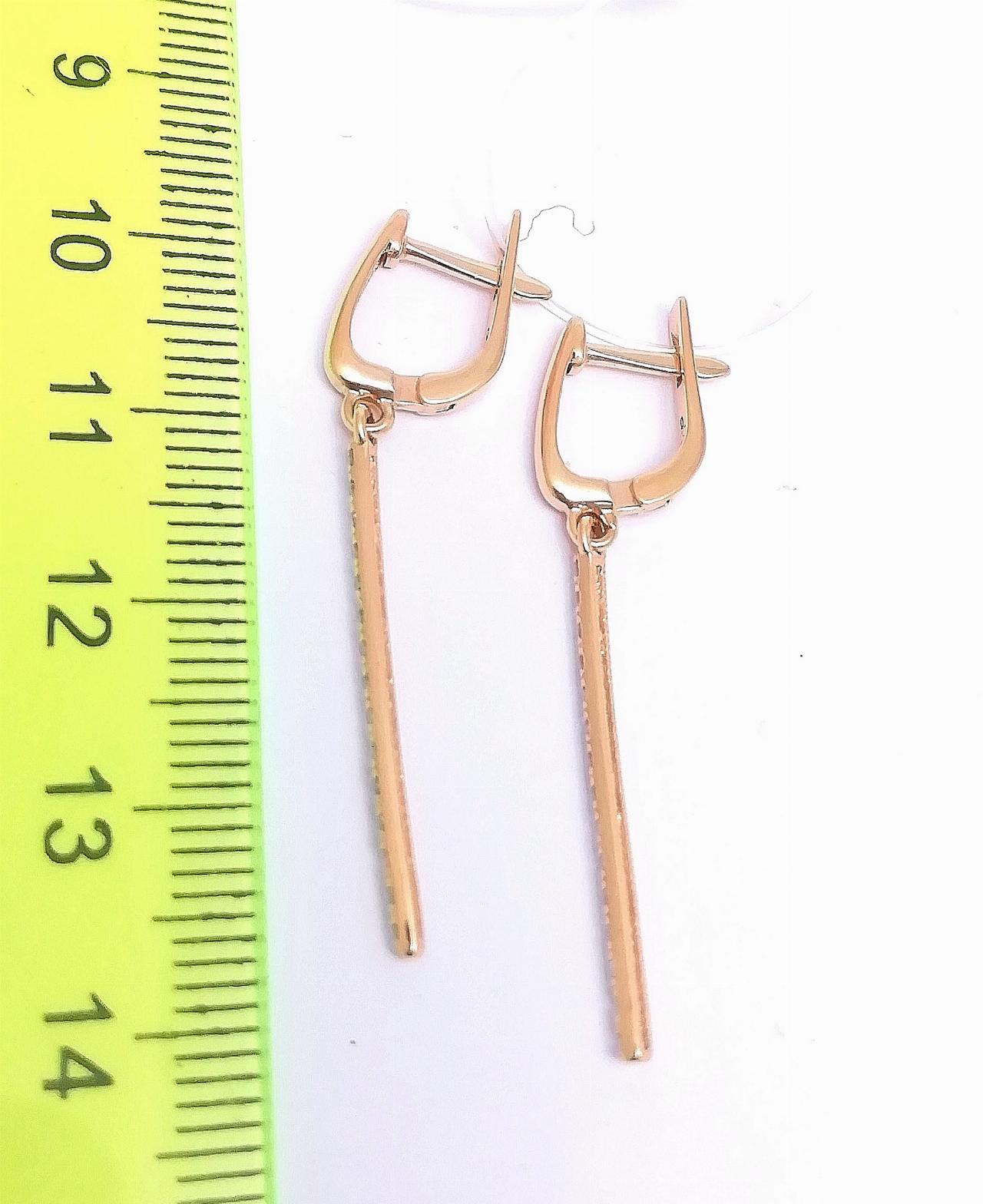 Золотые серьги женские длинные, фианит, английский замок, вес 2,48 г