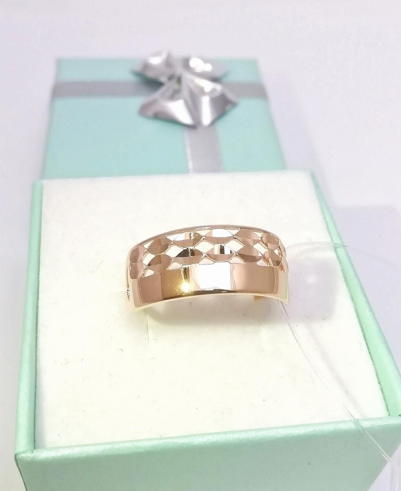 Золотое кольцо женское