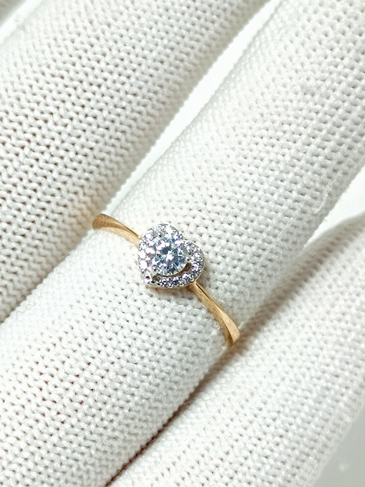 Золотое кольцо женское, вставка фианит