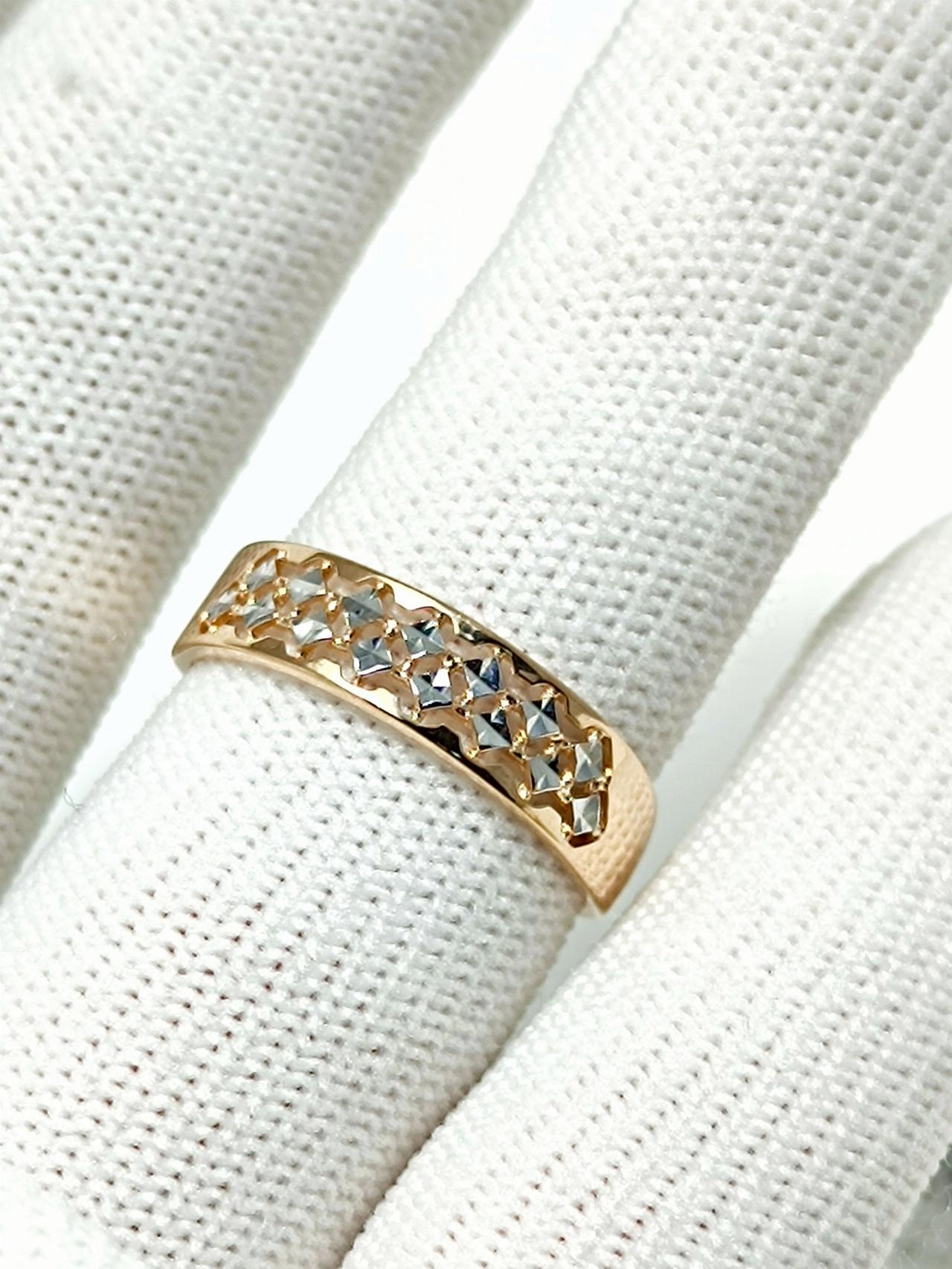 Золотое кольцо женское