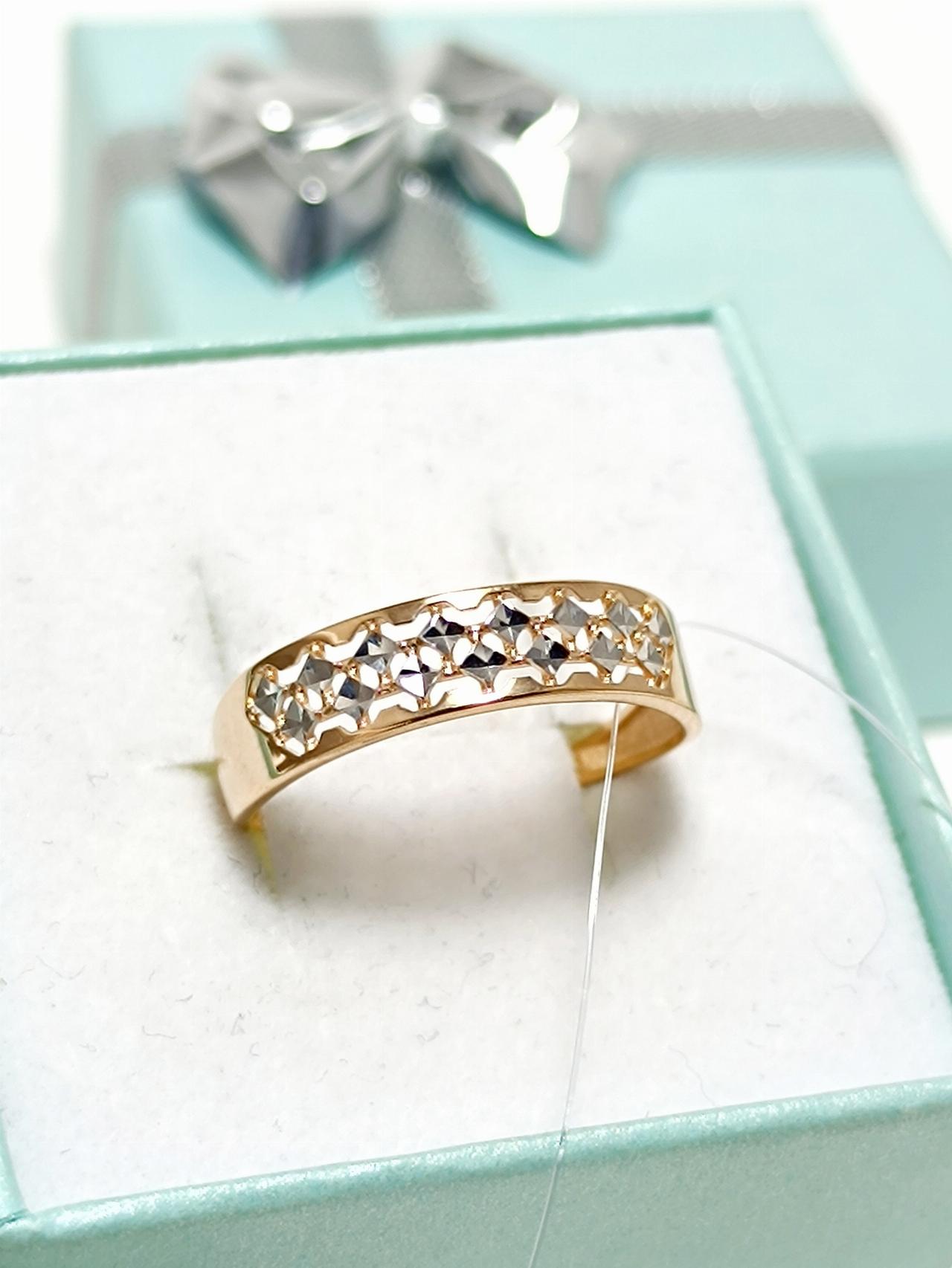 Золотое кольцо женское