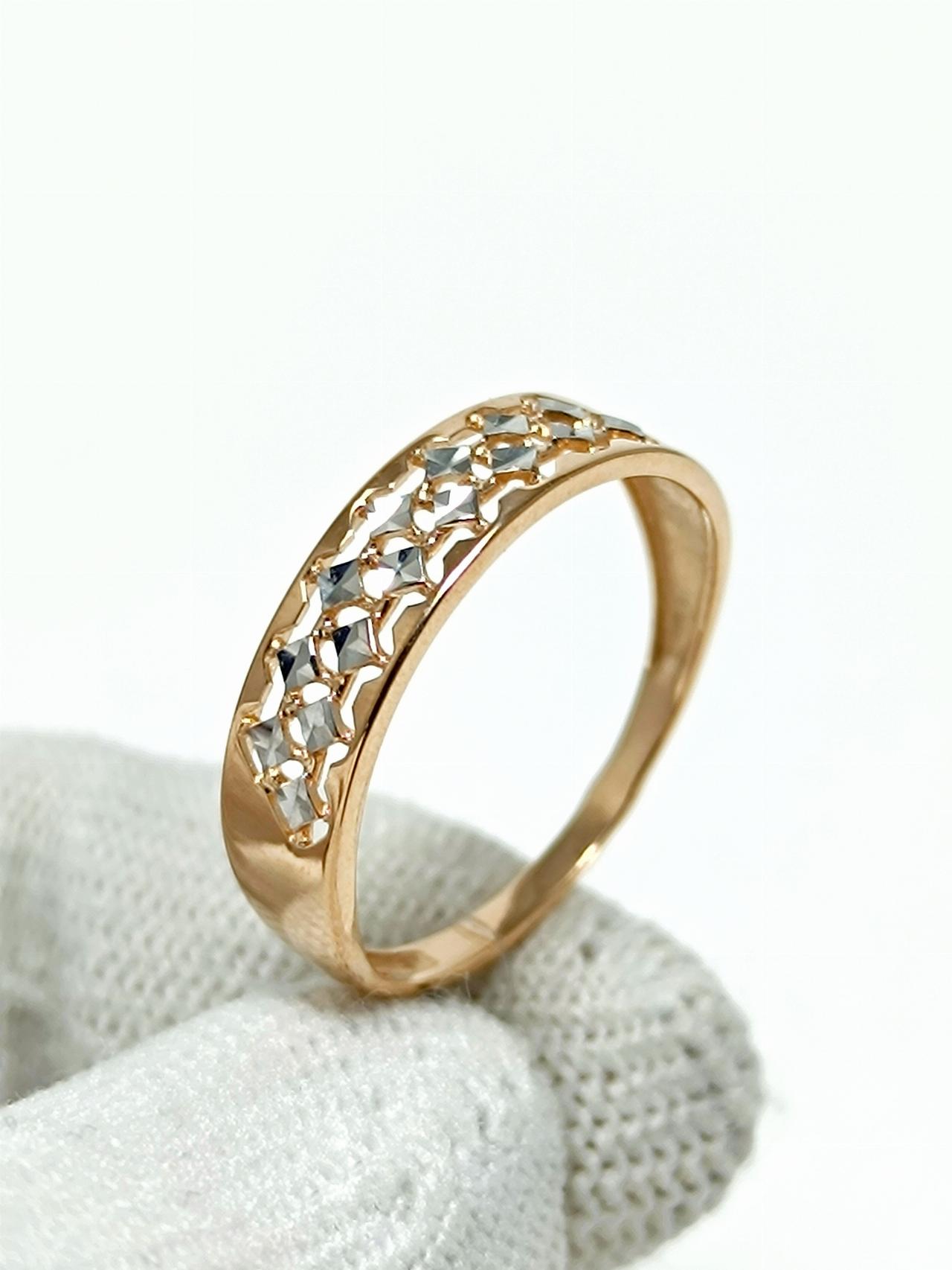 Золотое кольцо женское