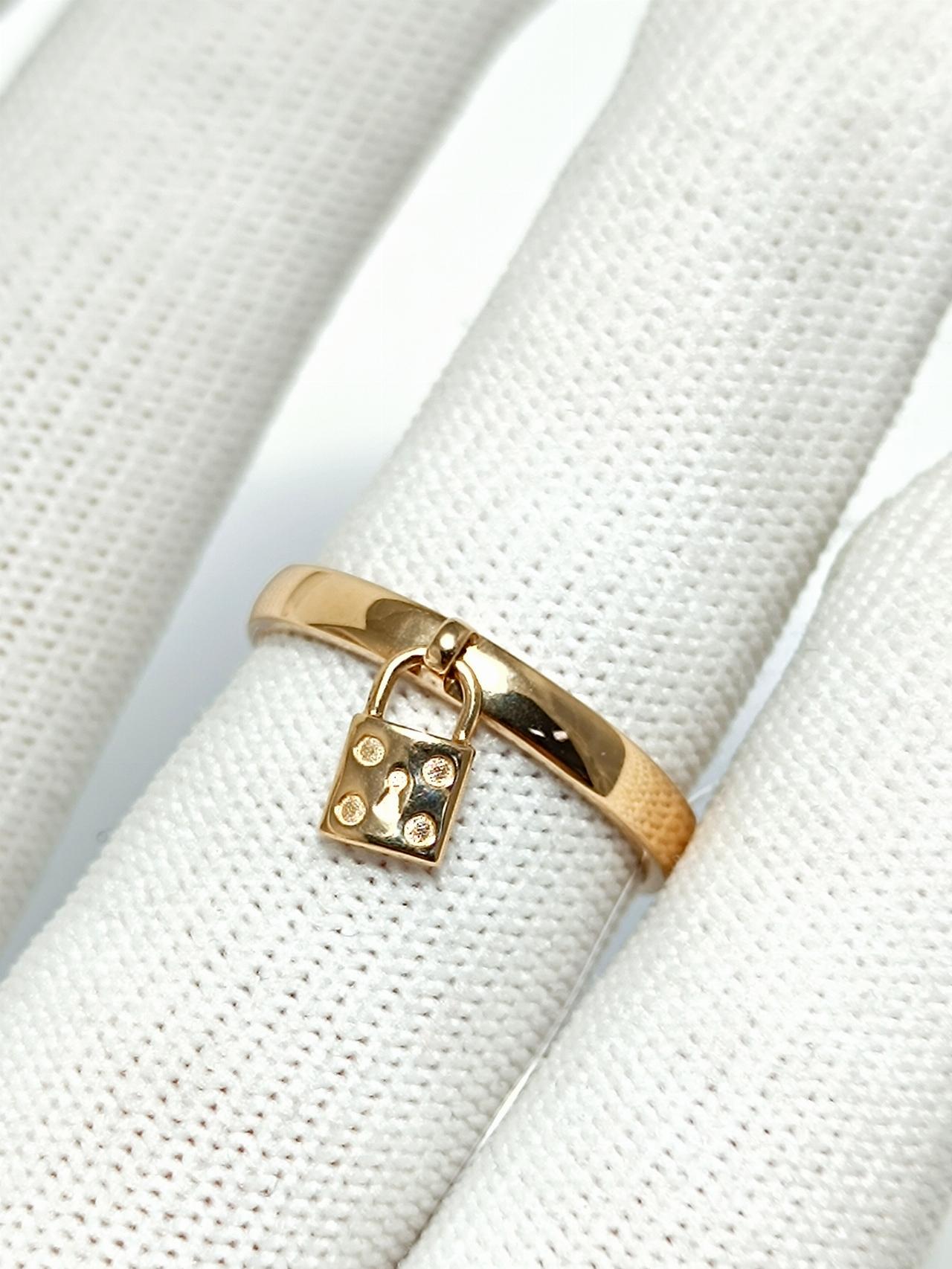 Золотое кольцо женское