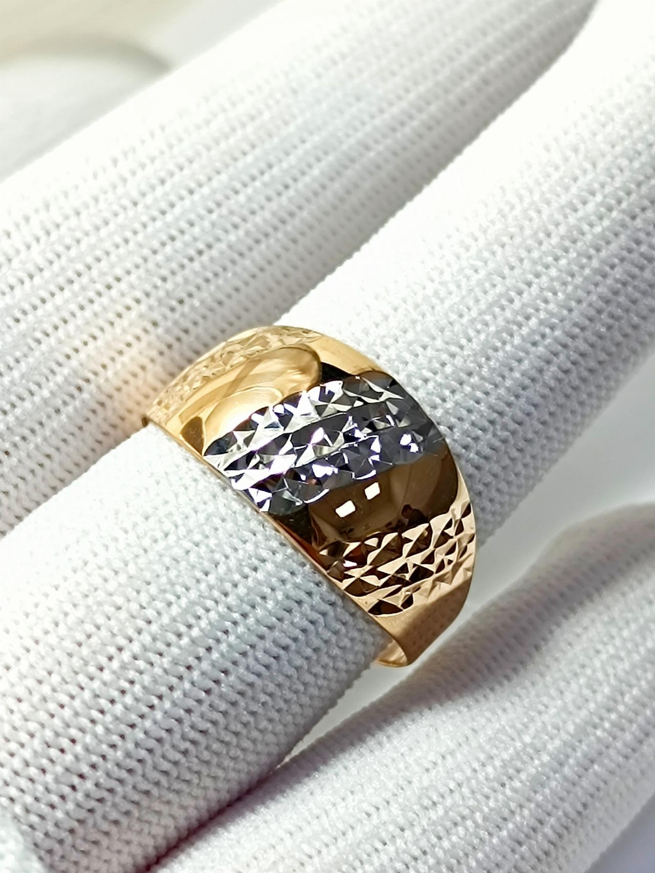 Золотое кольцо женское