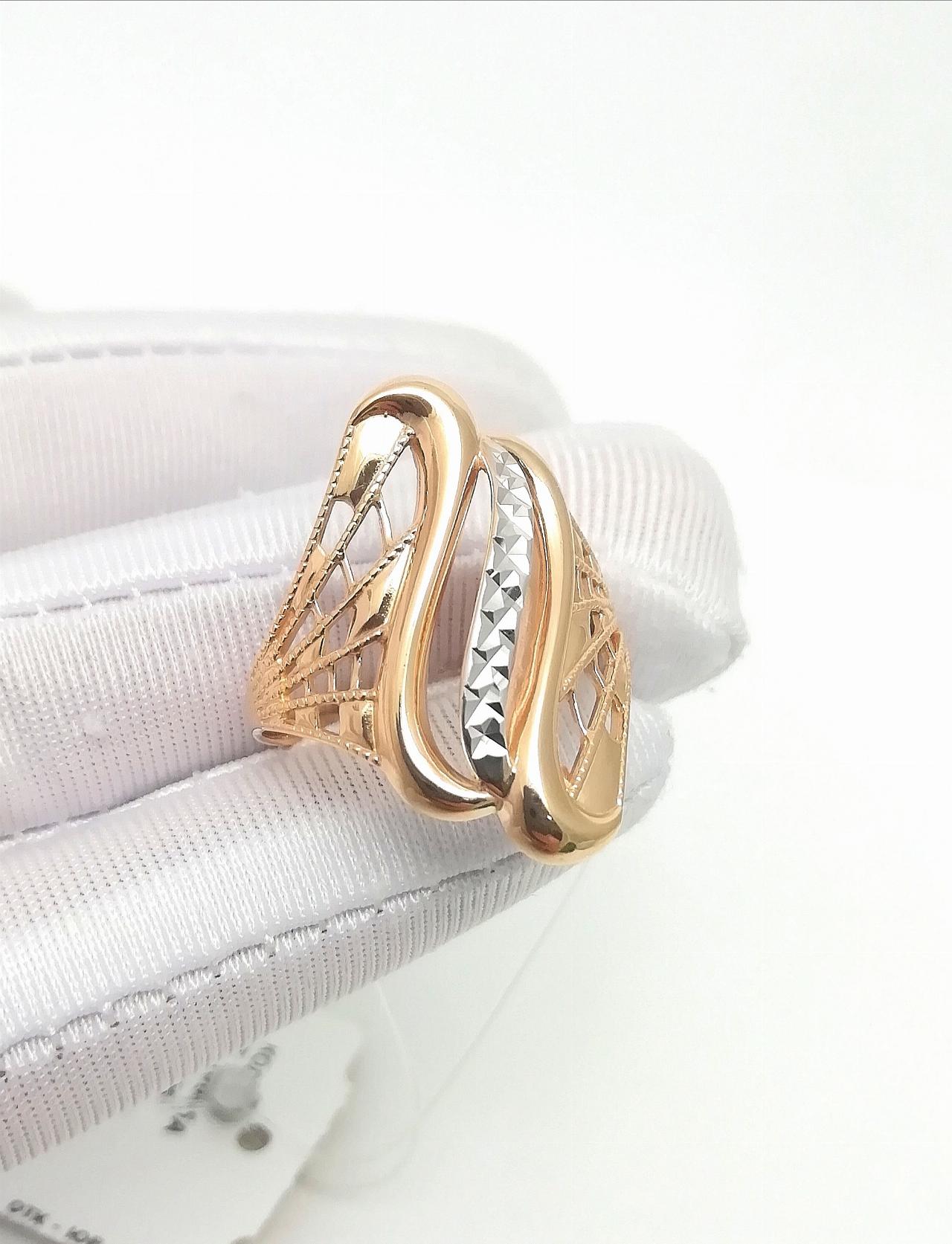 Золотое кольцо женское