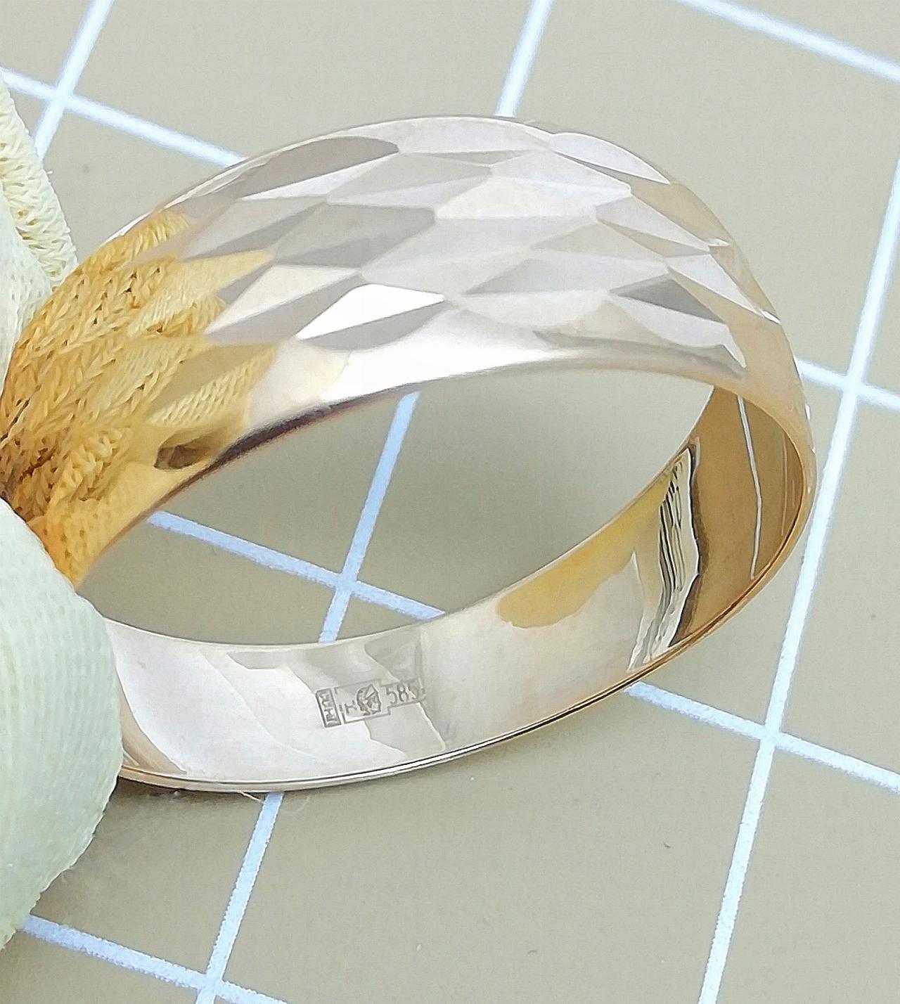 Золотое кольцо женское