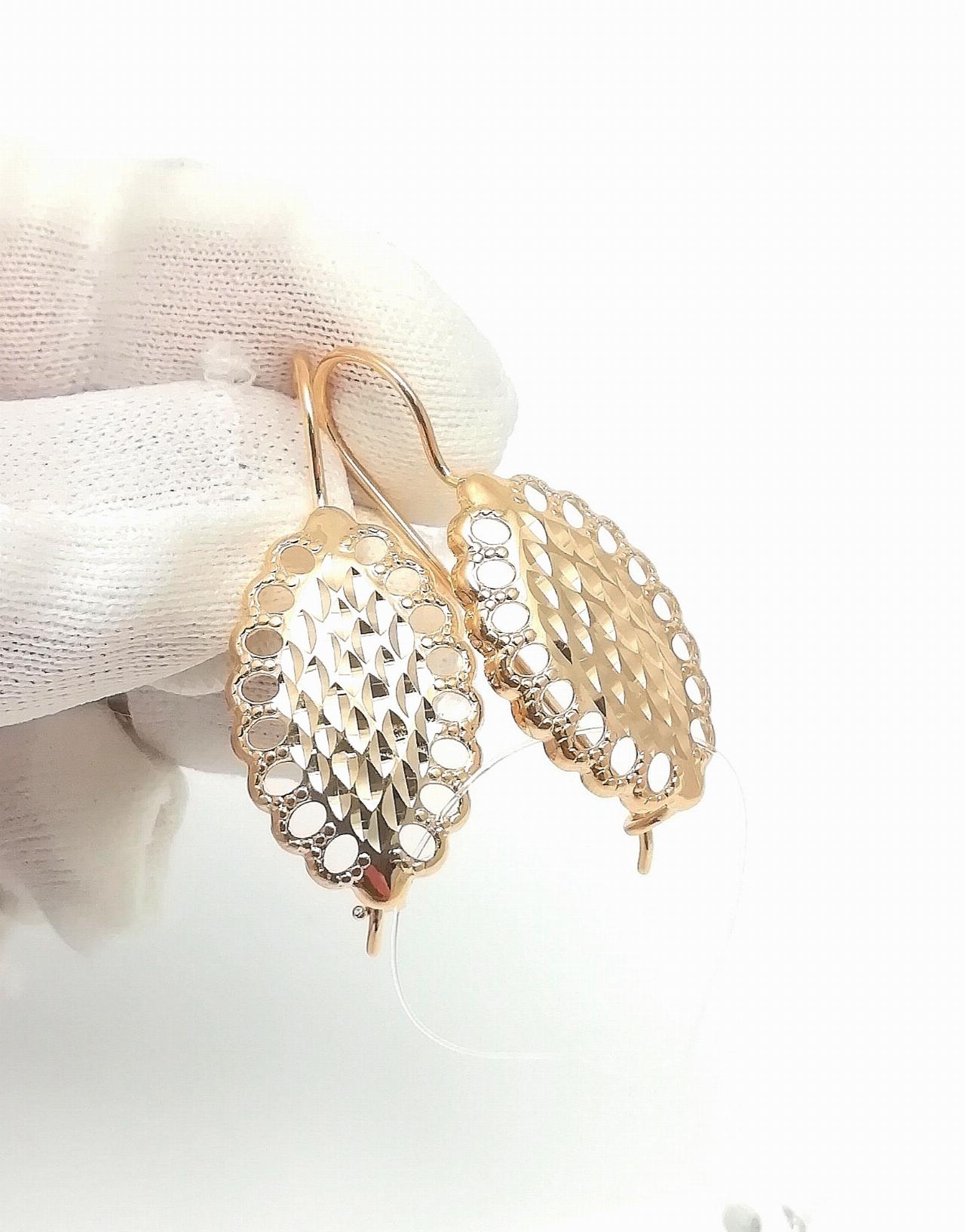 Золотые серьги женские, алмазная грань, французский замок, вес 2,30 г