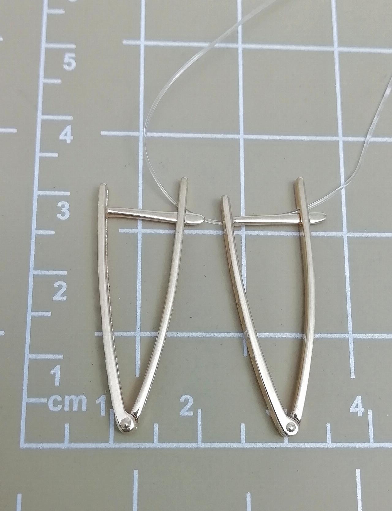 Золотые серьги женские, алмазная грань, английский замок, вес 3,13 г