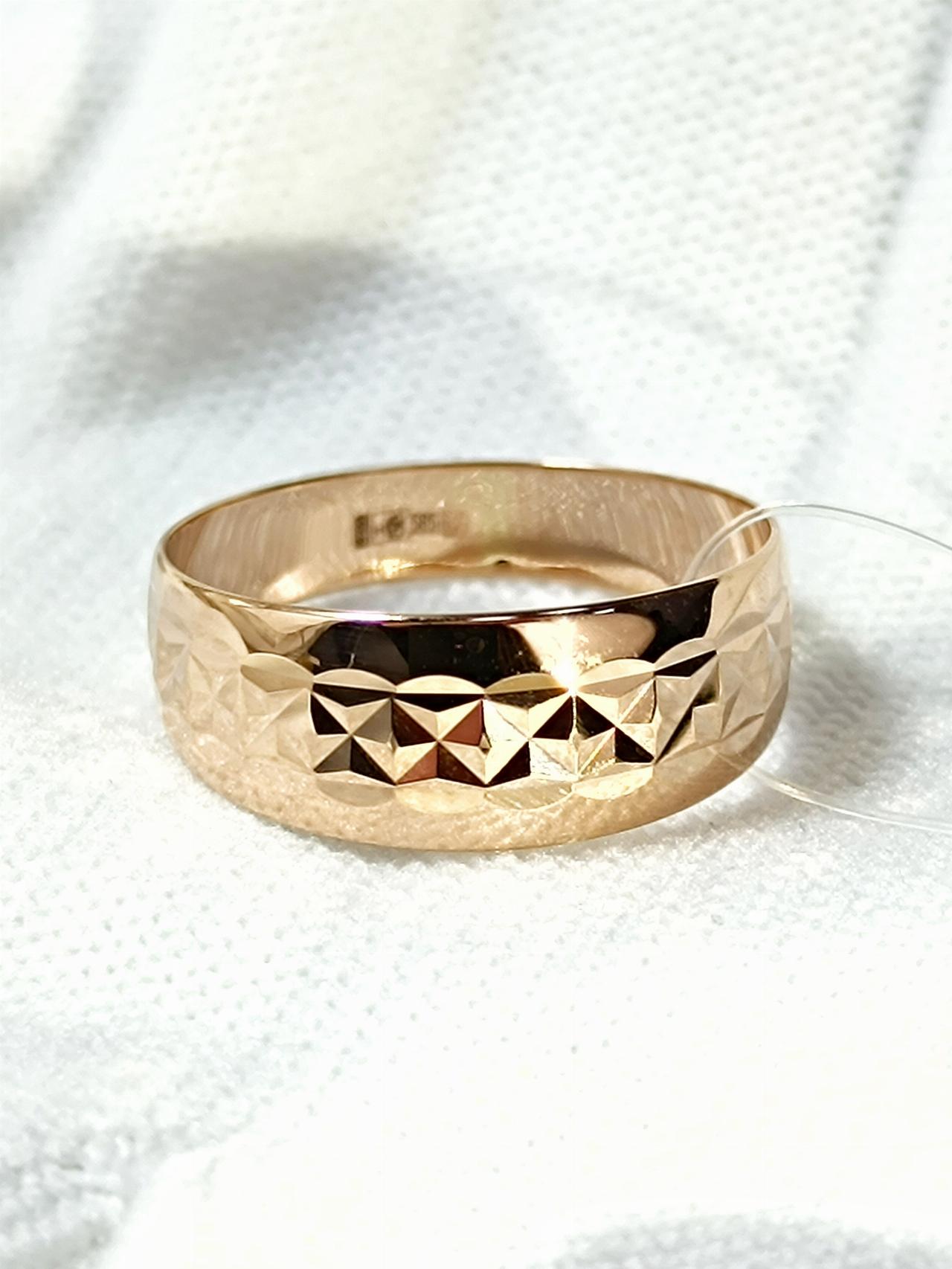 Золотое кольцо женское