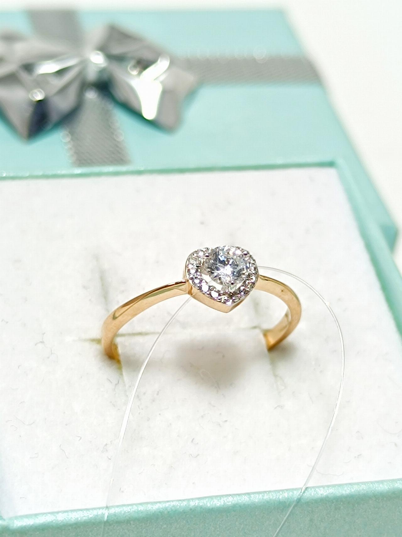 Золотое кольцо женское, вставка фианит