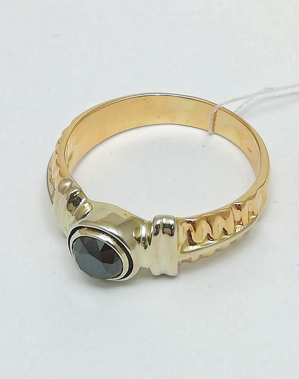 Золотое кольцо мужское, вставка бриллиант