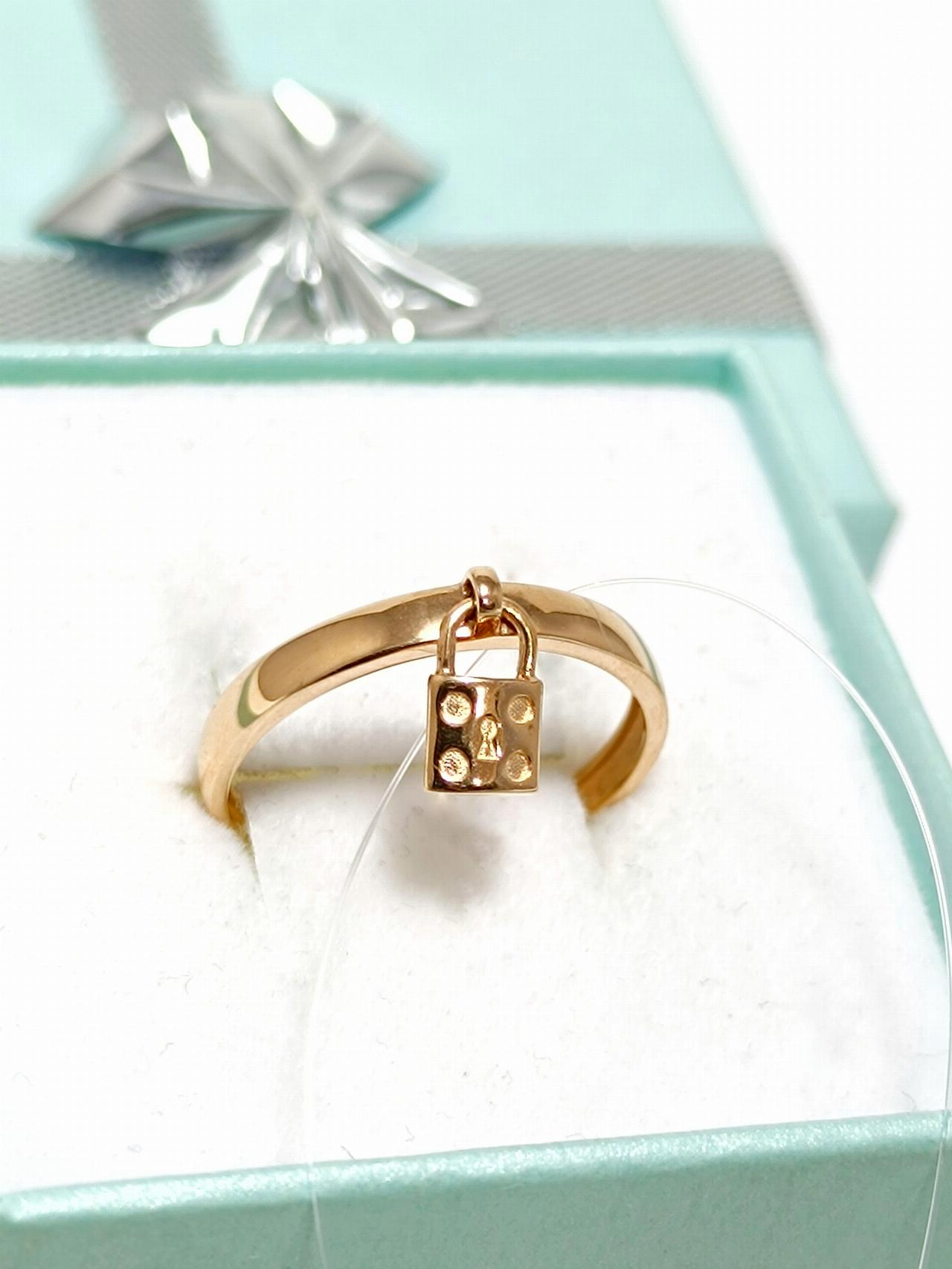 Золотое кольцо женское